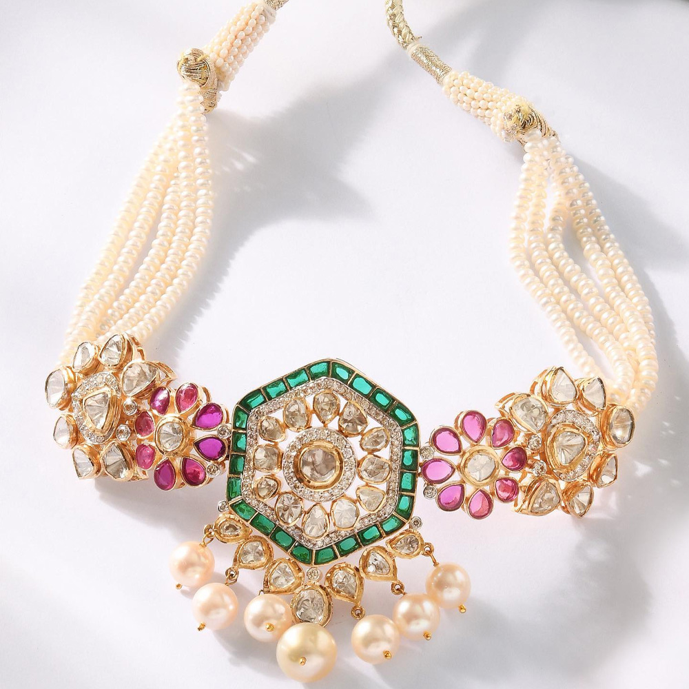 Royal elegance, eternal sparkle.